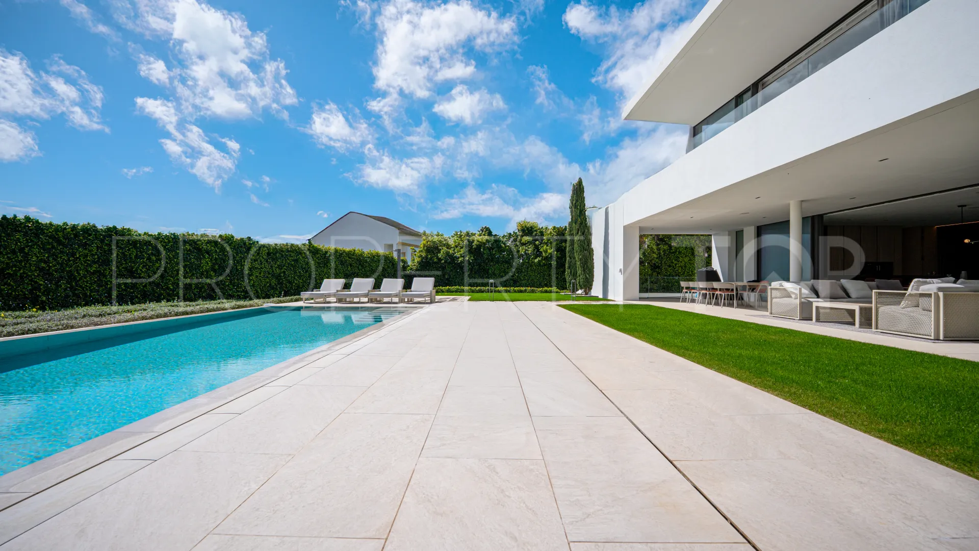 Villa con 5 dormitorios a la venta en Marbella Golden Mile