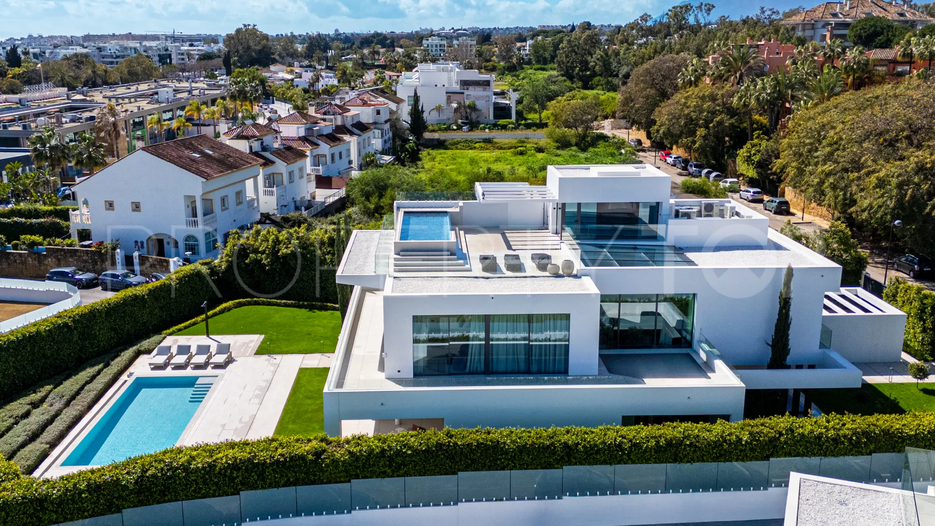 Villa con 5 dormitorios a la venta en Marbella Golden Mile