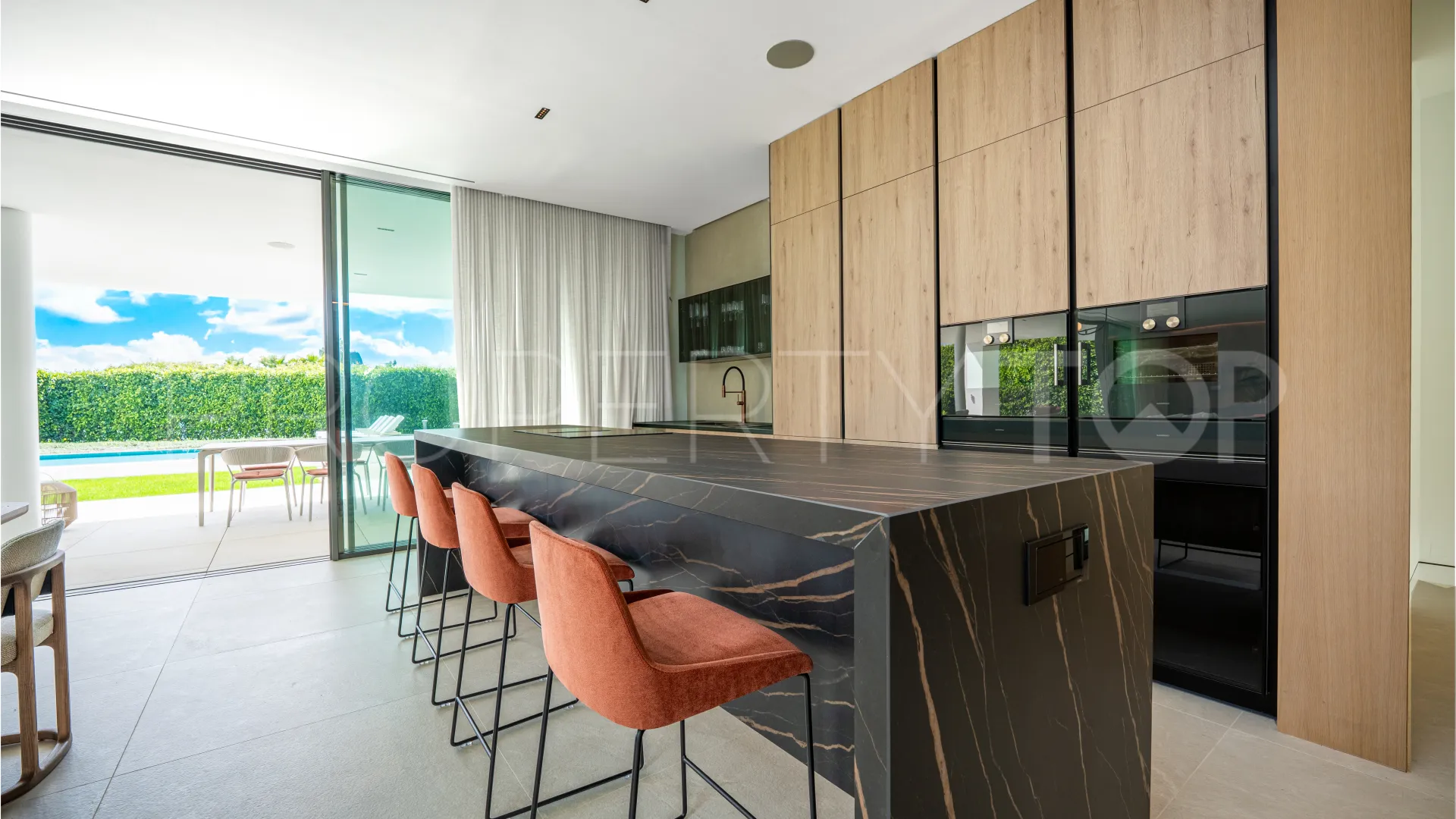 Villa con 5 dormitorios a la venta en Marbella Golden Mile