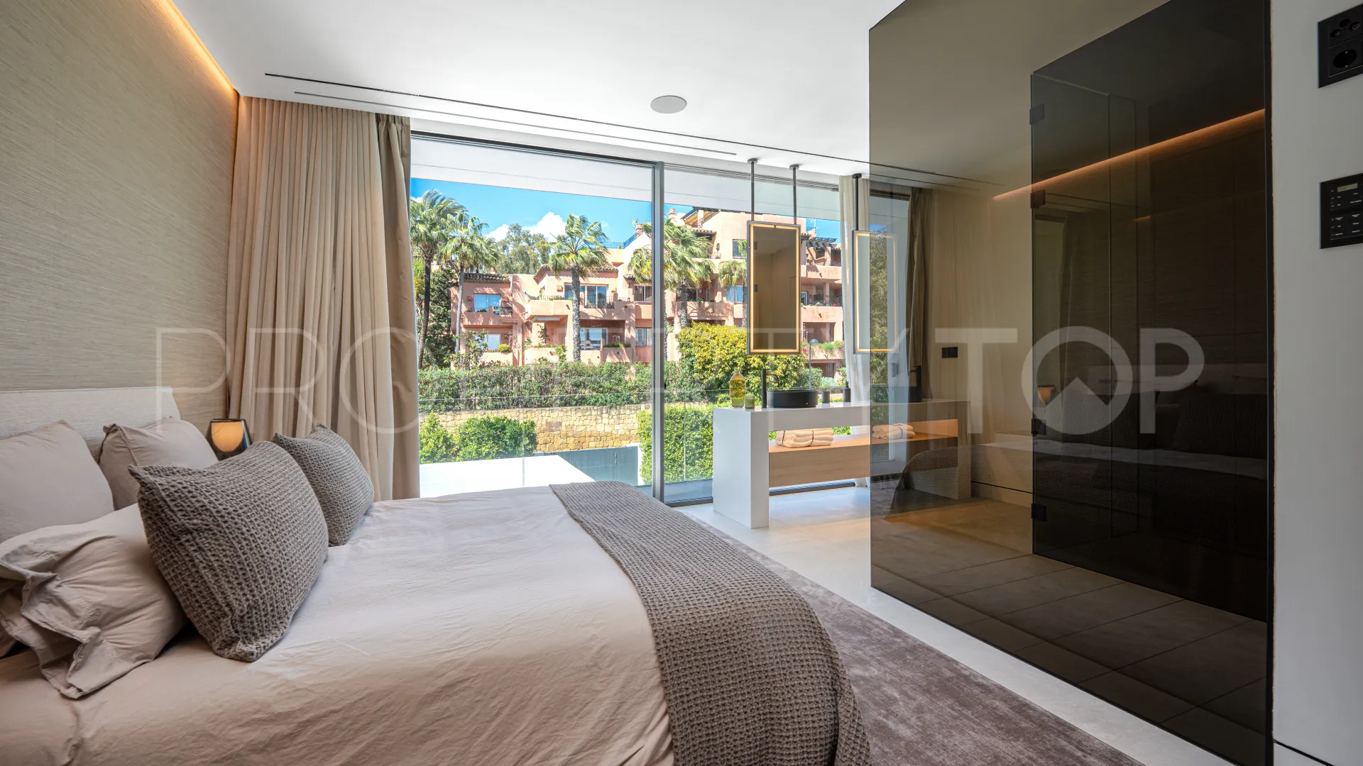 Villa con 5 dormitorios a la venta en Marbella Golden Mile