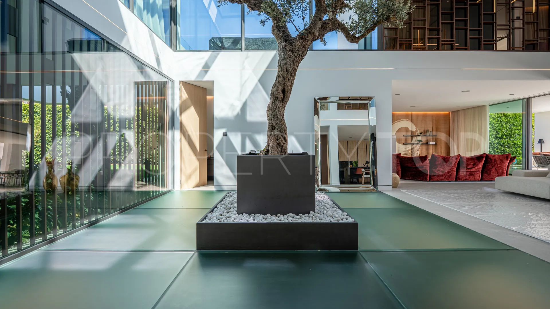 Villa con 5 dormitorios a la venta en Marbella Golden Mile