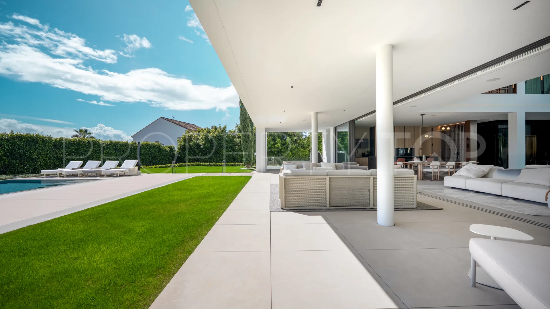 Villa con 5 dormitorios a la venta en Marbella Golden Mile