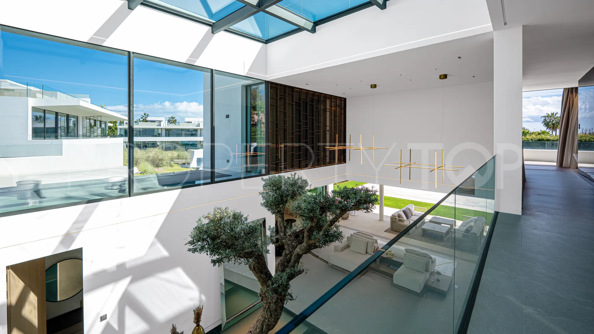 Villa con 5 dormitorios a la venta en Marbella Golden Mile