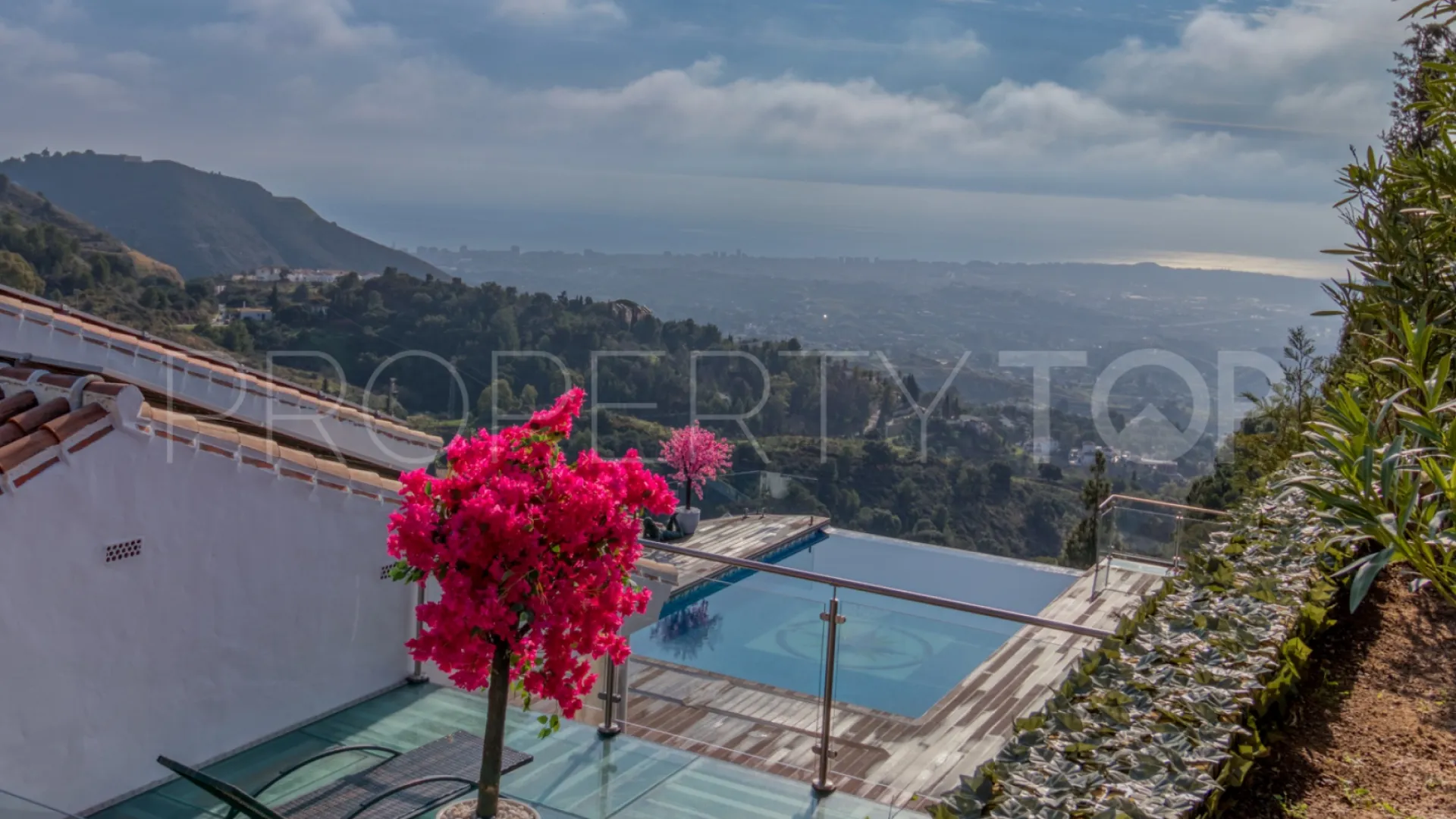 Se vende villa de 7 dormitorios en Mijas