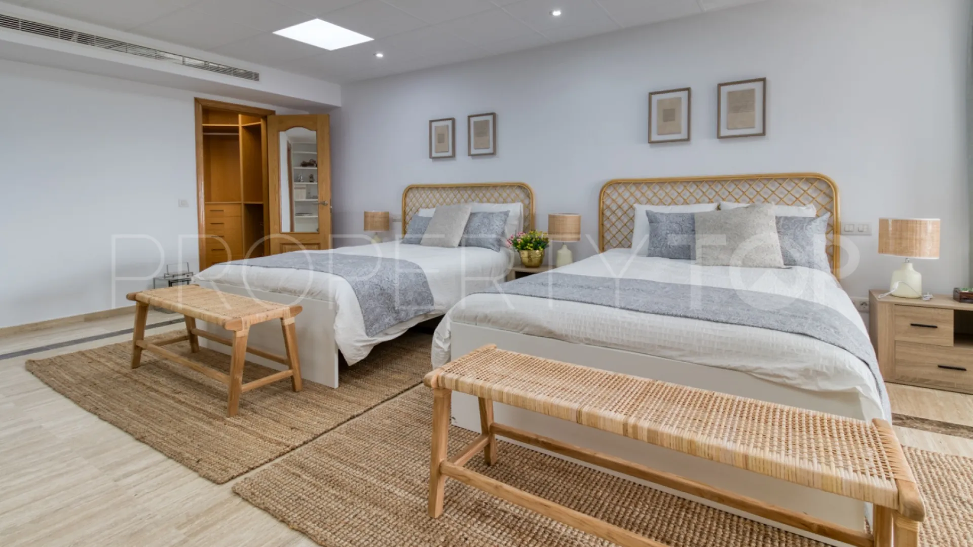 Se vende villa de 7 dormitorios en Mijas