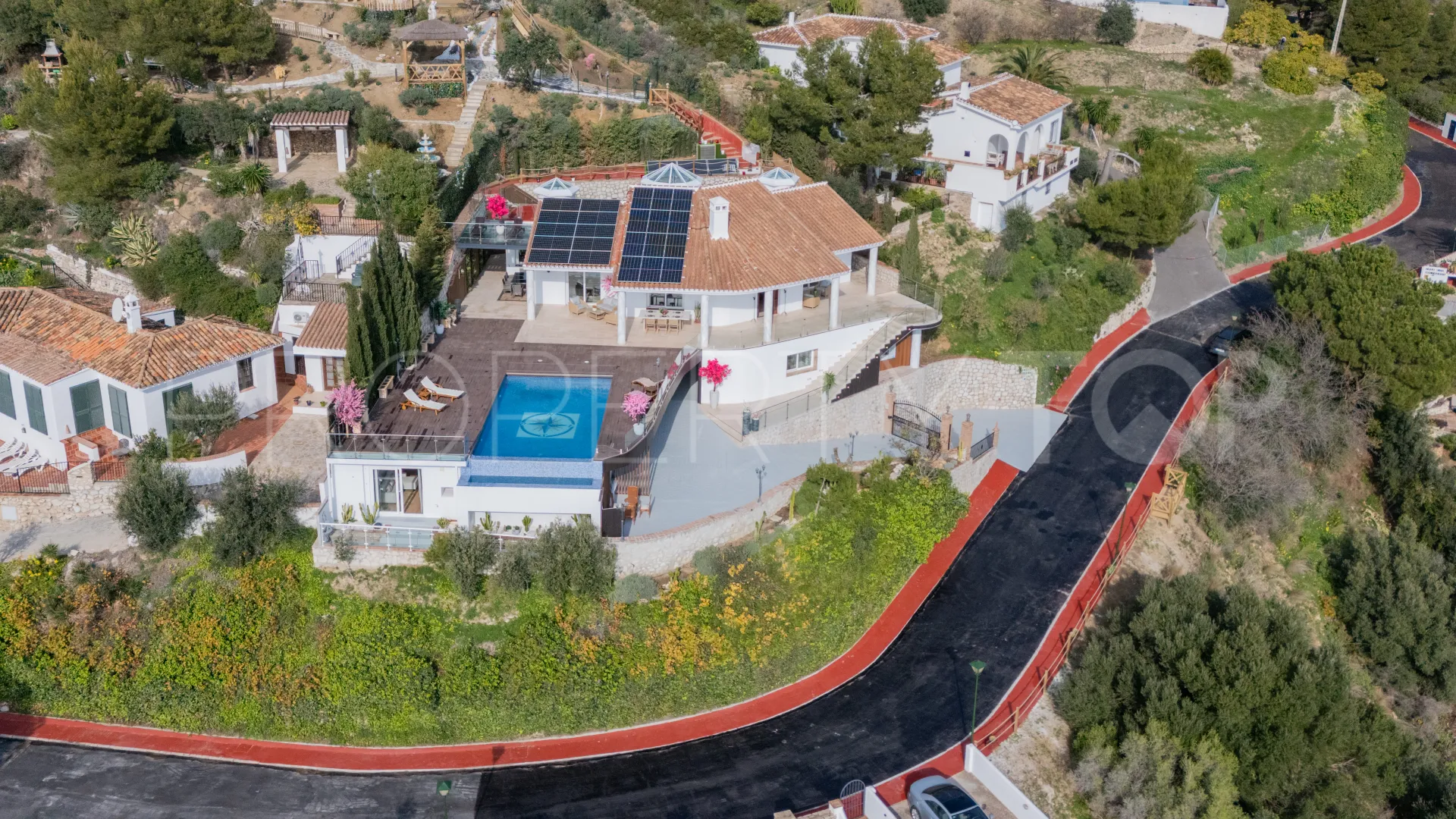Se vende villa de 7 dormitorios en Mijas