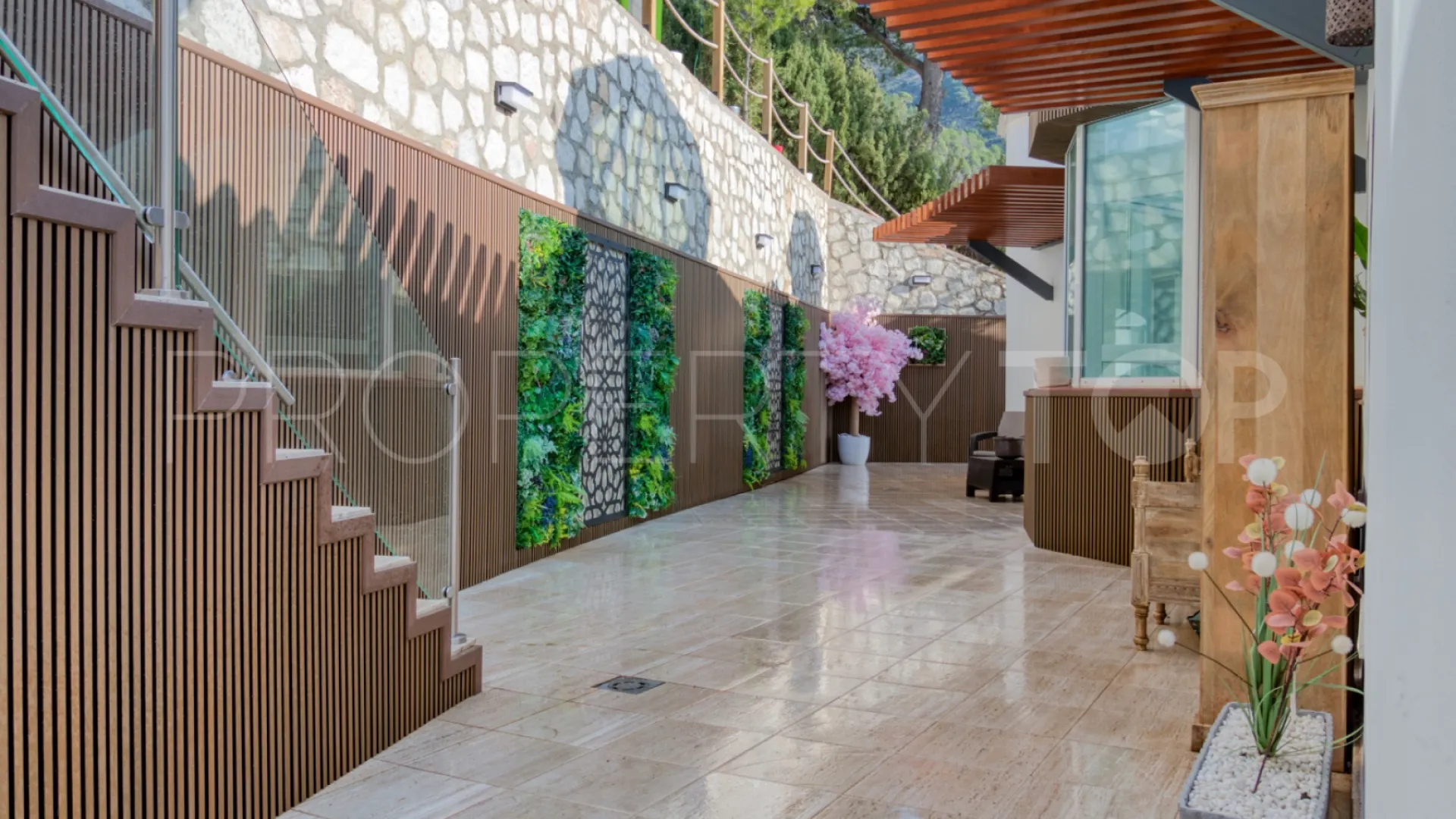 Se vende villa de 7 dormitorios en Mijas