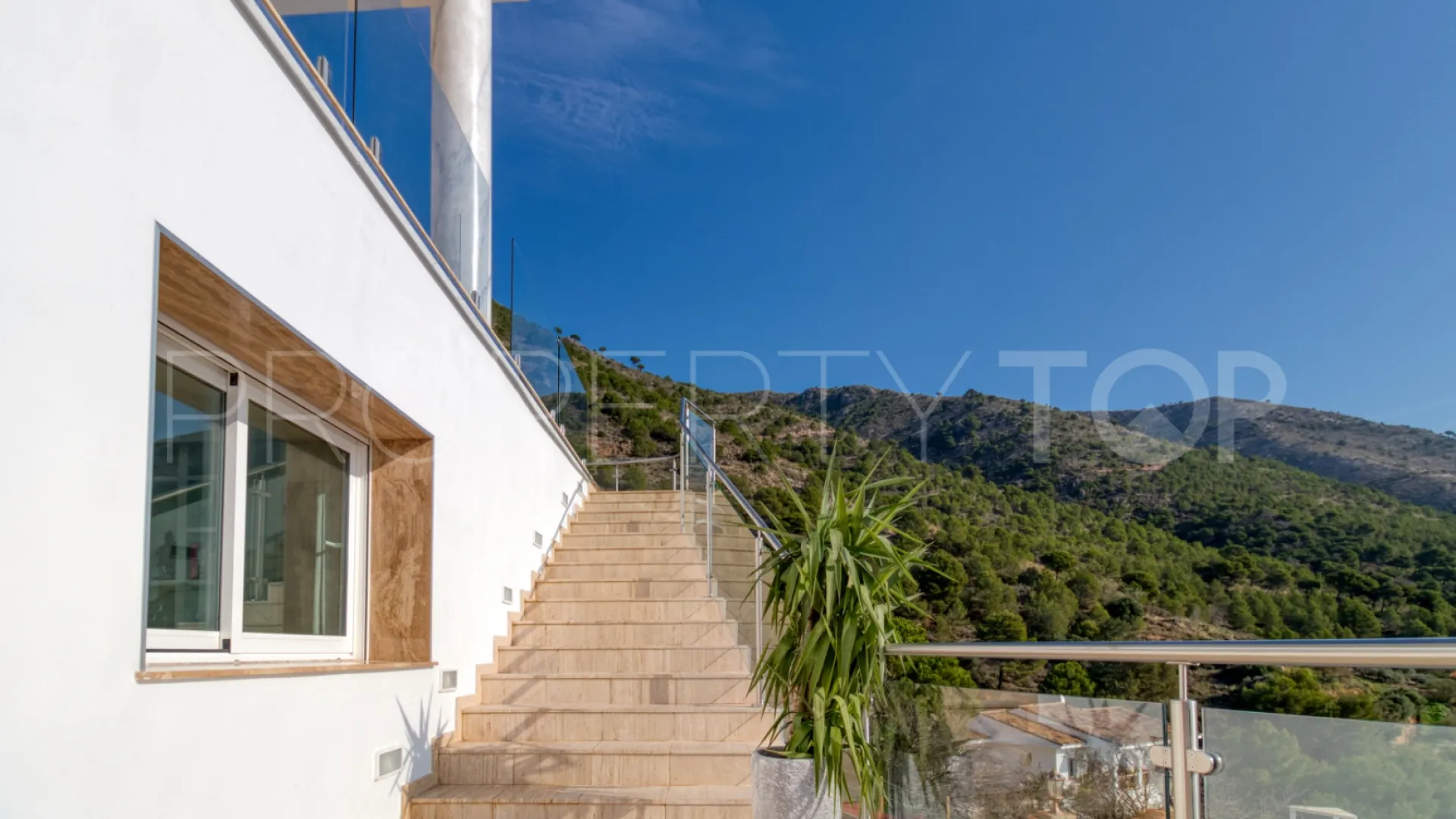 Se vende villa de 7 dormitorios en Mijas