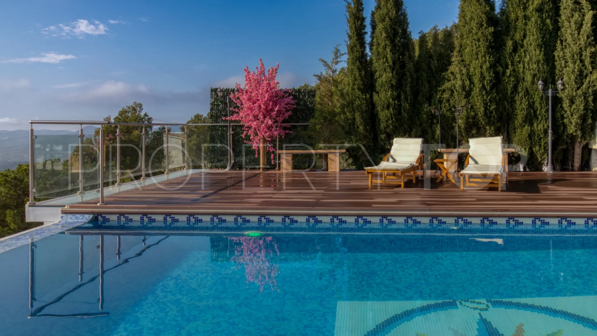 Se vende villa de 7 dormitorios en Mijas