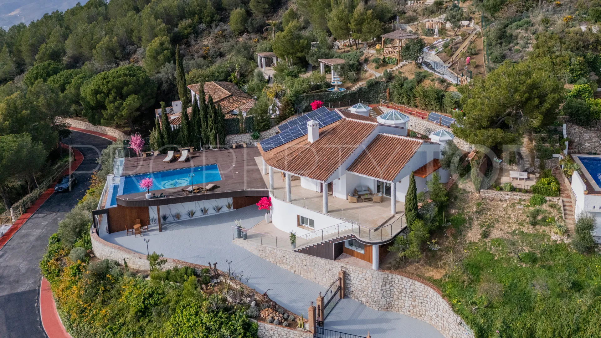 Se vende villa de 7 dormitorios en Mijas