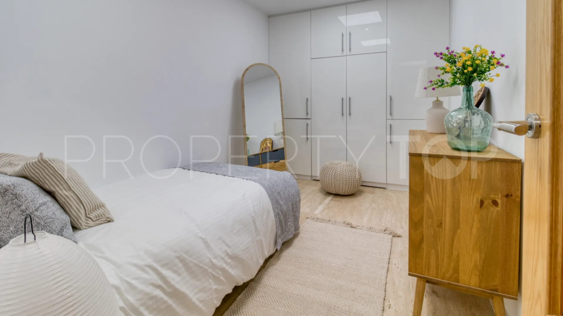 Se vende villa de 7 dormitorios en Mijas