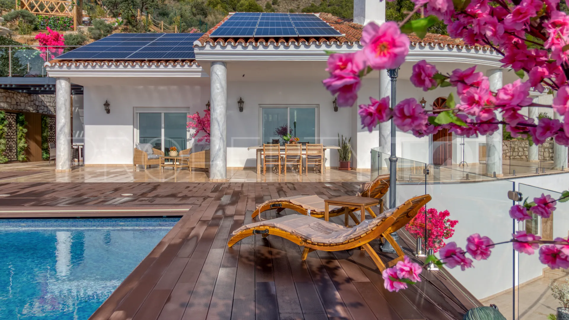 Se vende villa de 7 dormitorios en Mijas