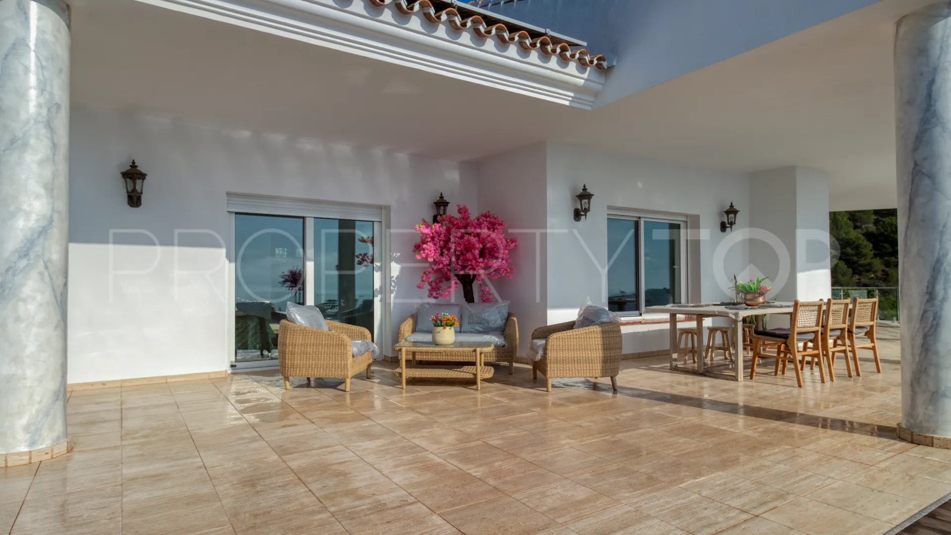 Se vende villa de 7 dormitorios en Mijas