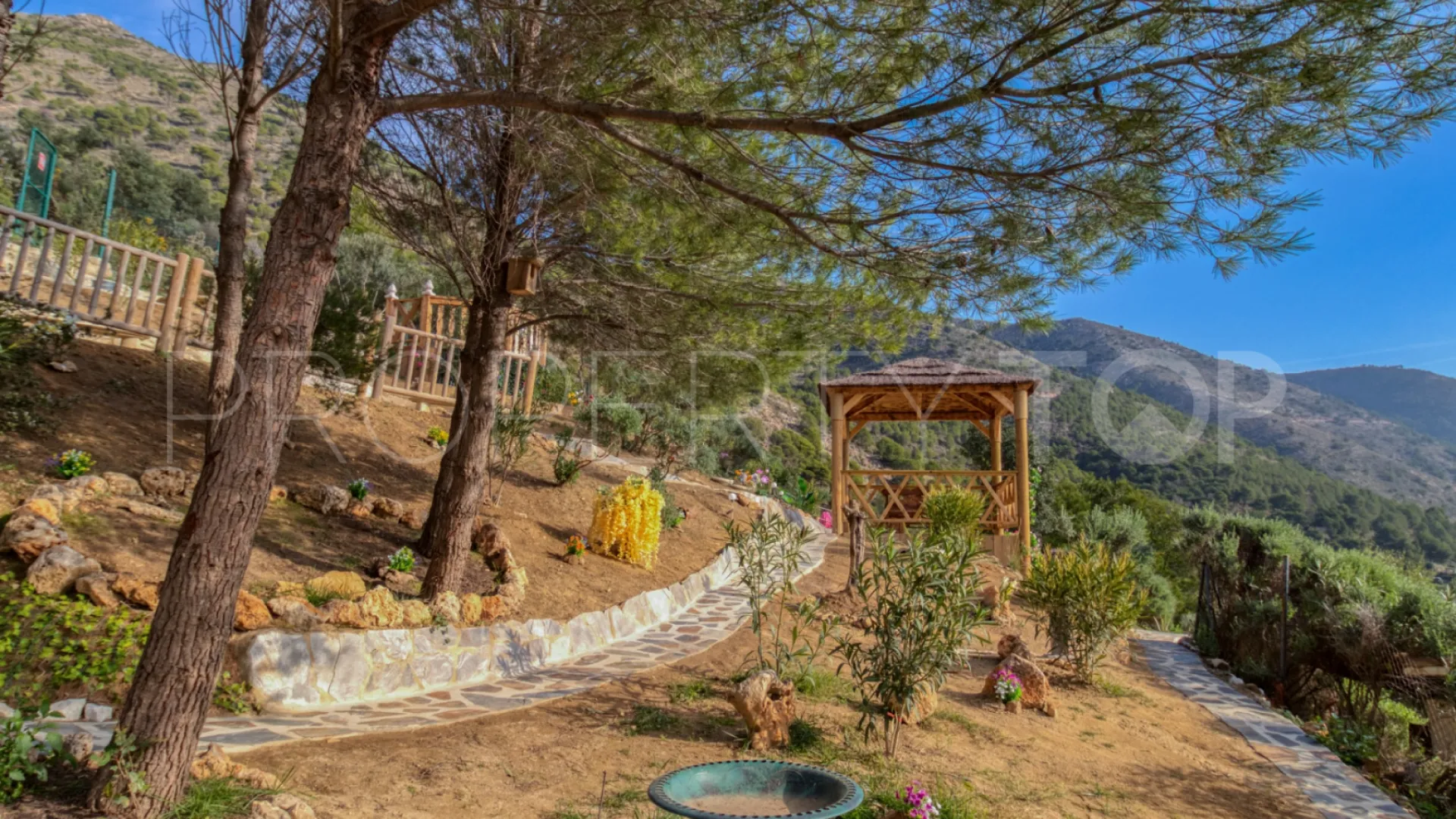 Se vende villa de 7 dormitorios en Mijas