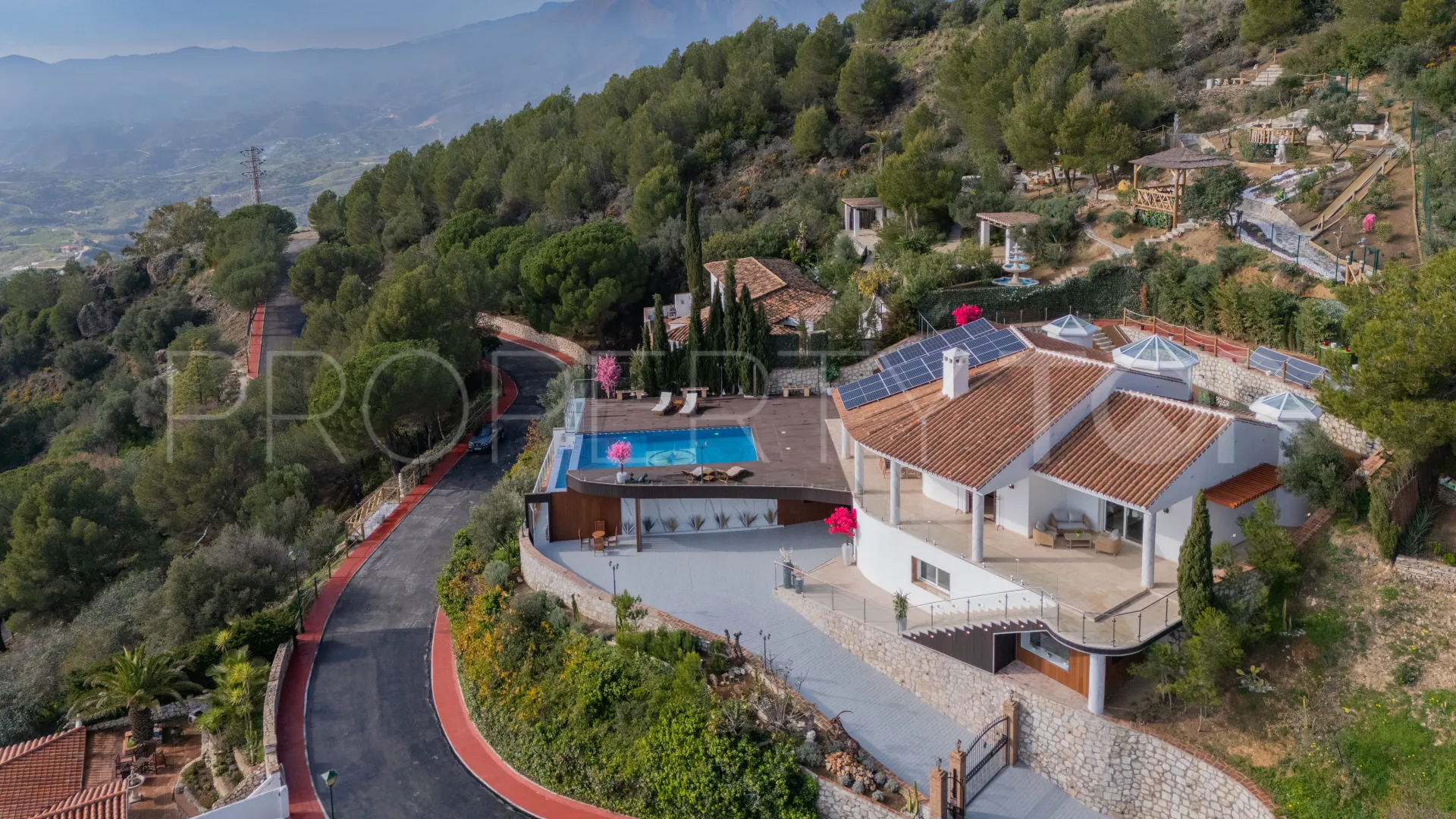 Se vende villa de 7 dormitorios en Mijas