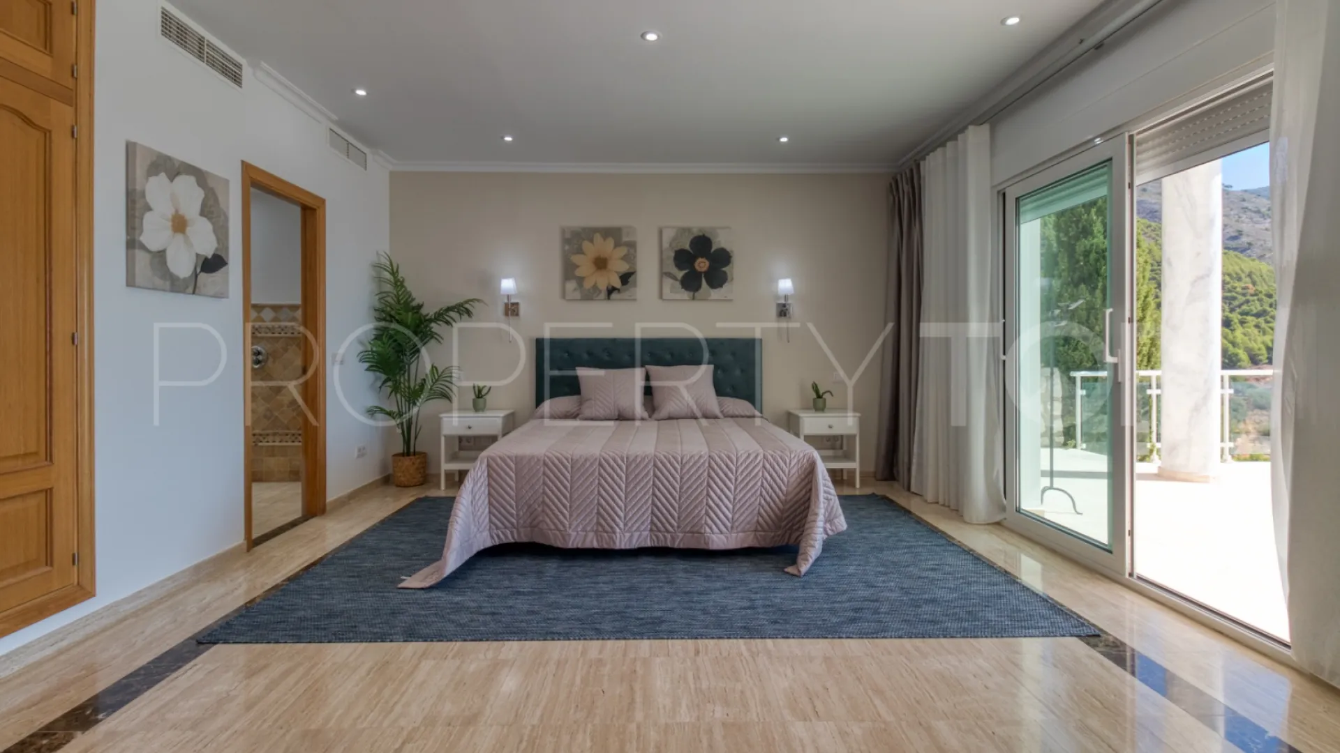 Se vende villa de 7 dormitorios en Mijas