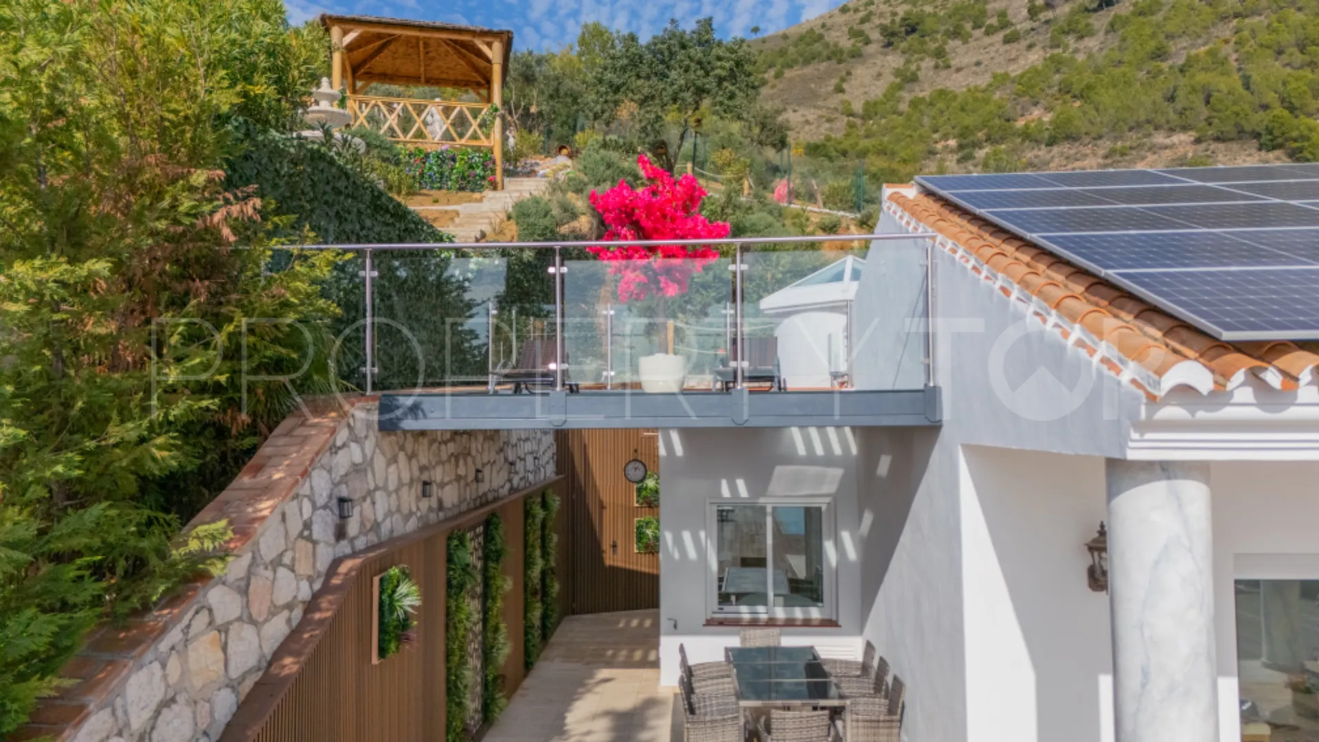 Se vende villa de 7 dormitorios en Mijas