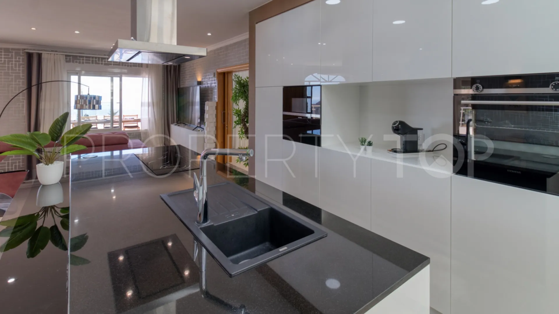 Se vende villa de 7 dormitorios en Mijas