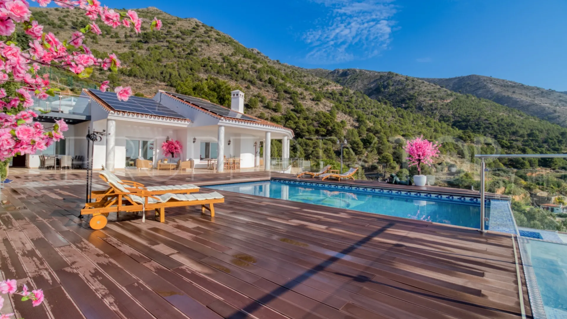 Se vende villa de 7 dormitorios en Mijas