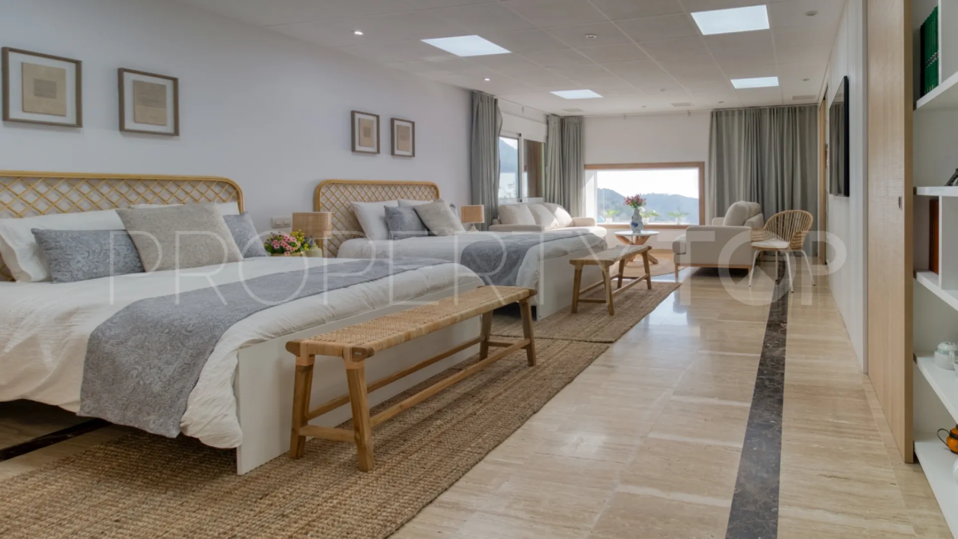 Se vende villa de 7 dormitorios en Mijas