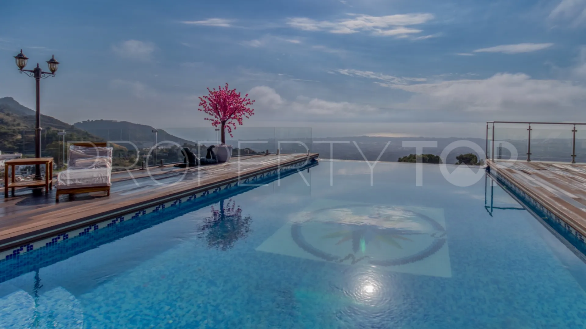 Se vende villa de 7 dormitorios en Mijas