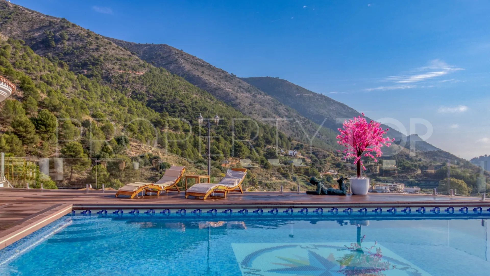 Se vende villa de 7 dormitorios en Mijas