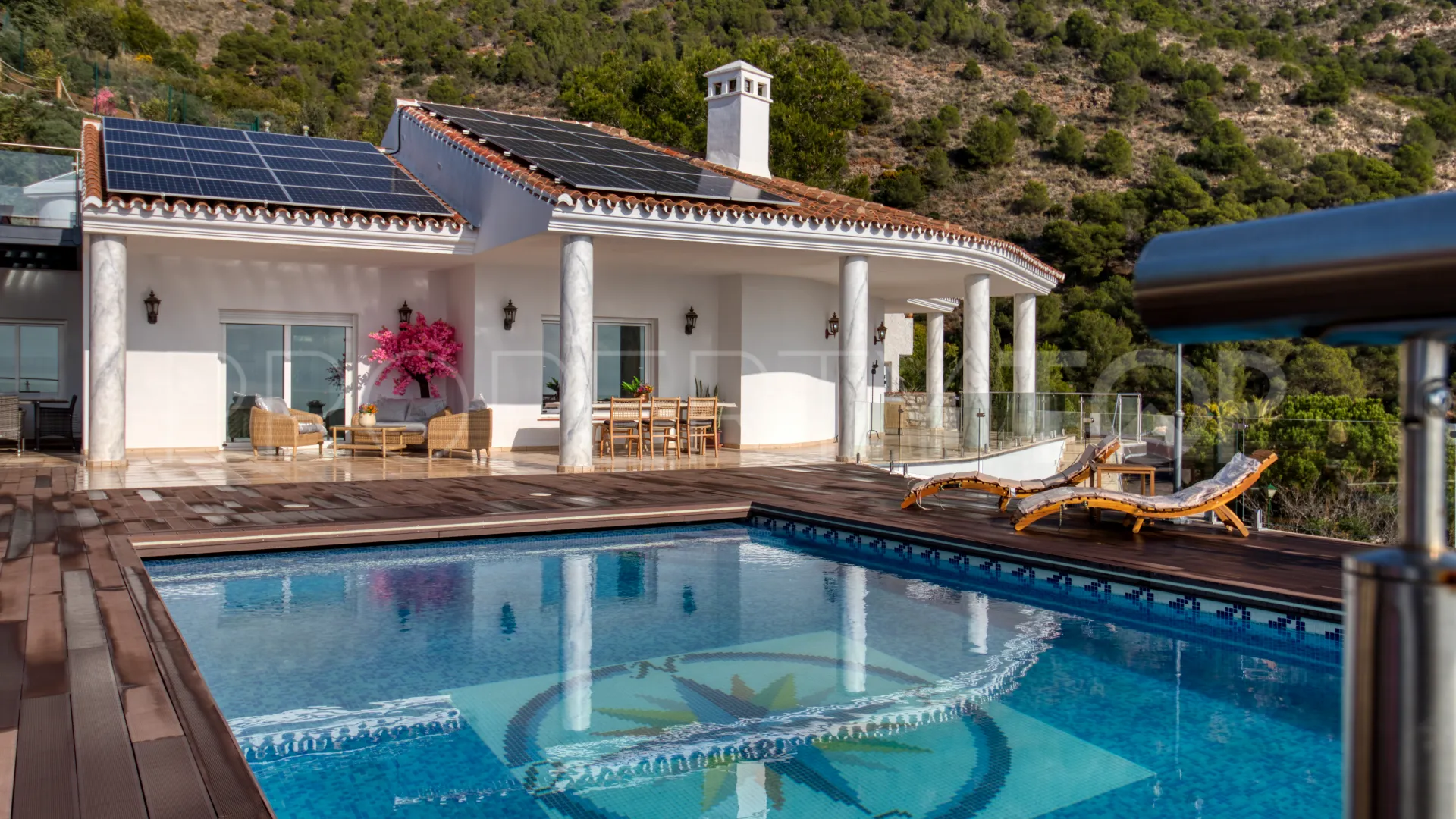Se vende villa de 7 dormitorios en Mijas
