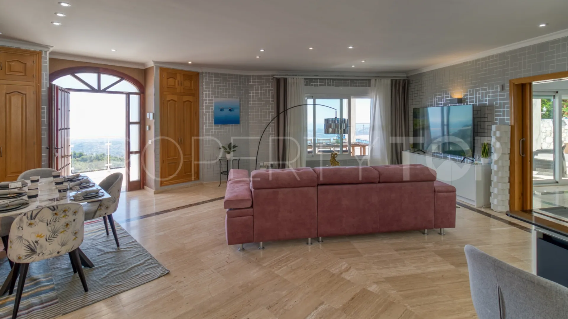 Se vende villa de 7 dormitorios en Mijas