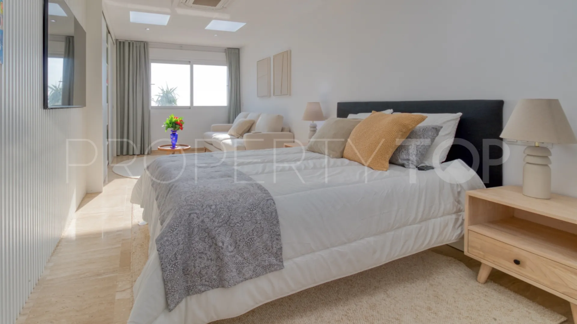 Se vende villa de 7 dormitorios en Mijas