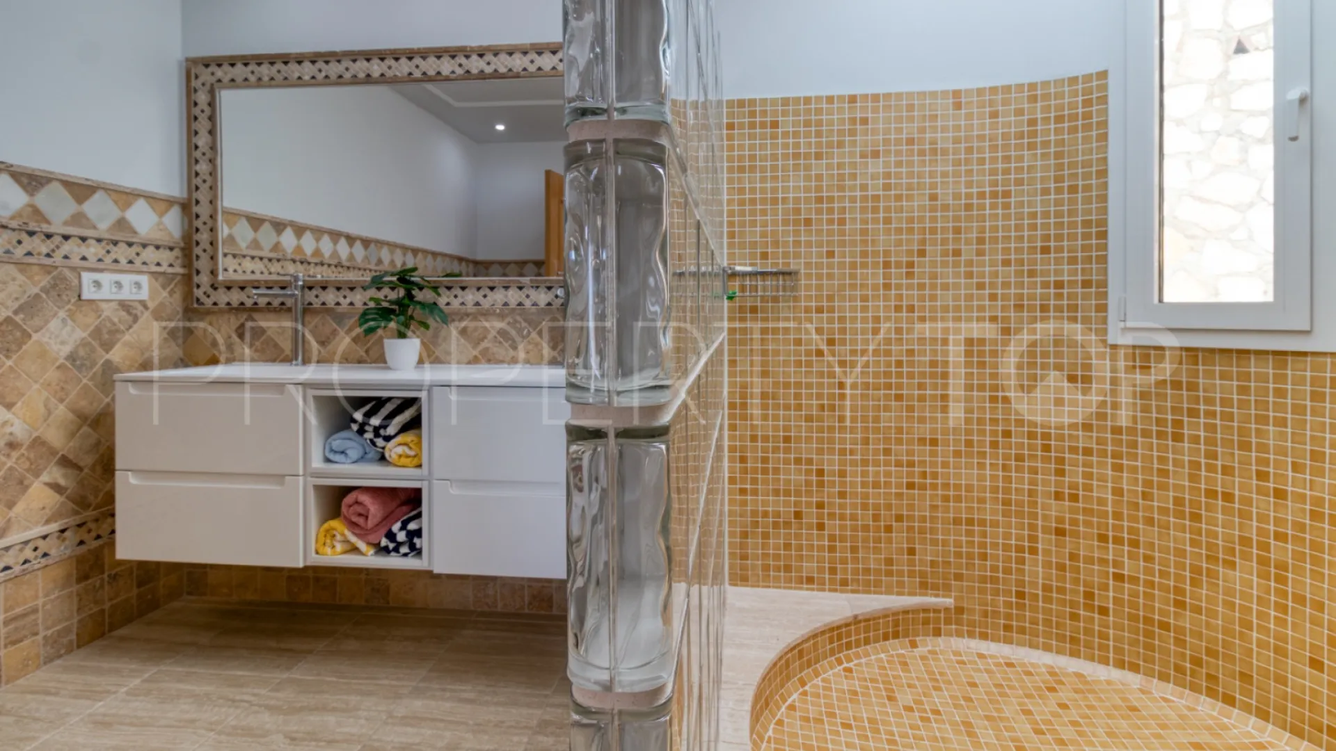Se vende villa de 7 dormitorios en Mijas