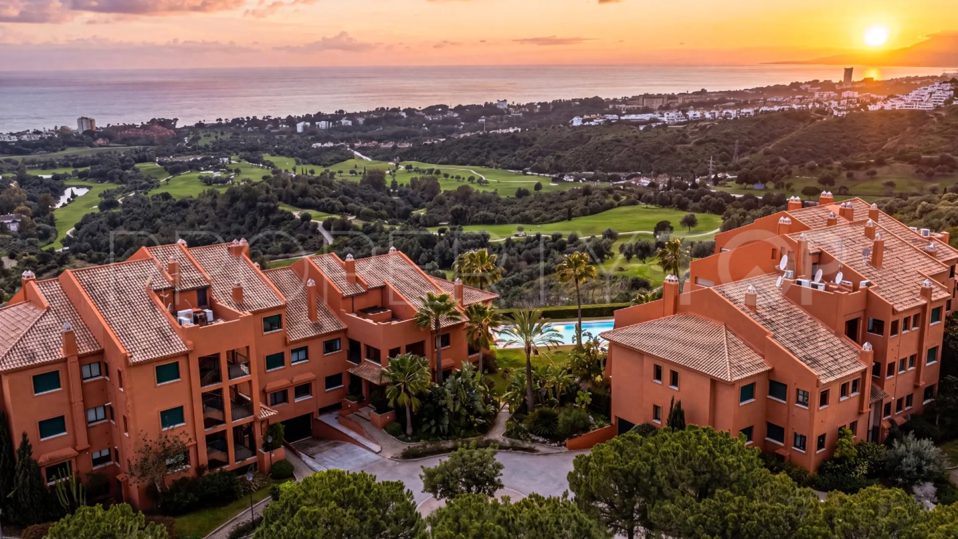 Comprar Ático en Marbella Este con 2 dormitorios