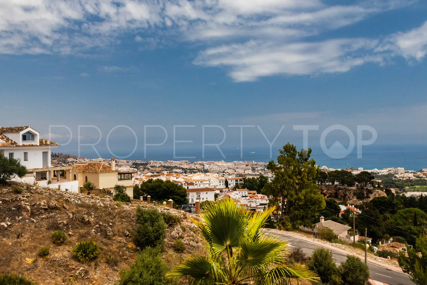 For sale 2 bedrooms apartment in Benalmadena Pueblo