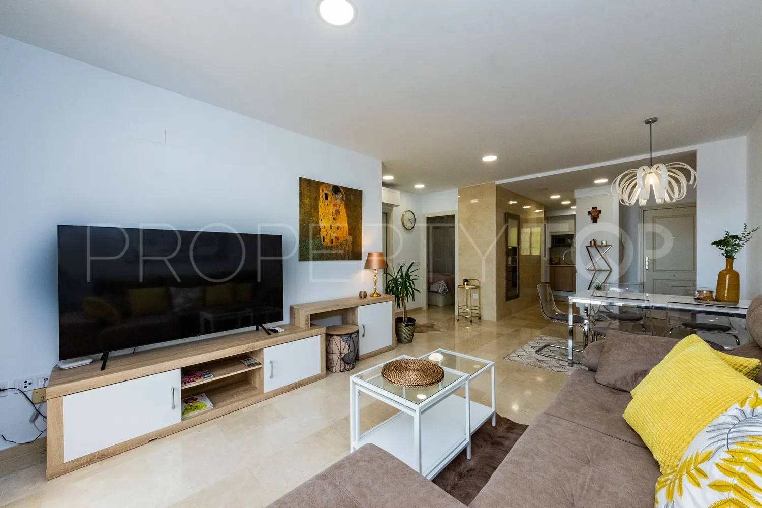 For sale 2 bedrooms apartment in Benalmadena Pueblo