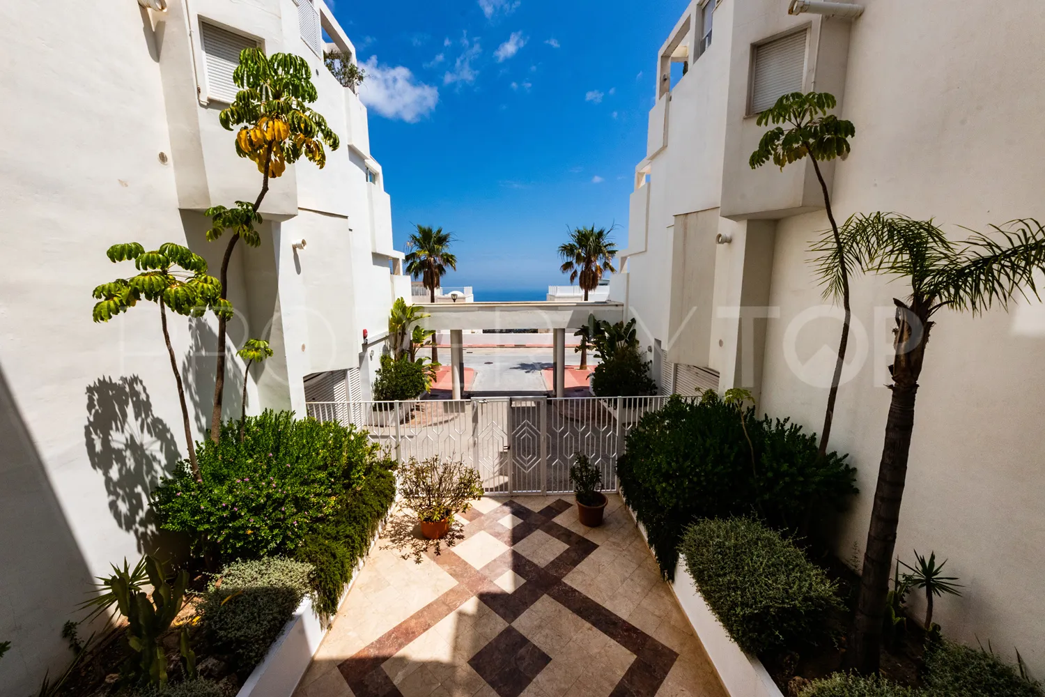 For sale 2 bedrooms apartment in Benalmadena Pueblo
