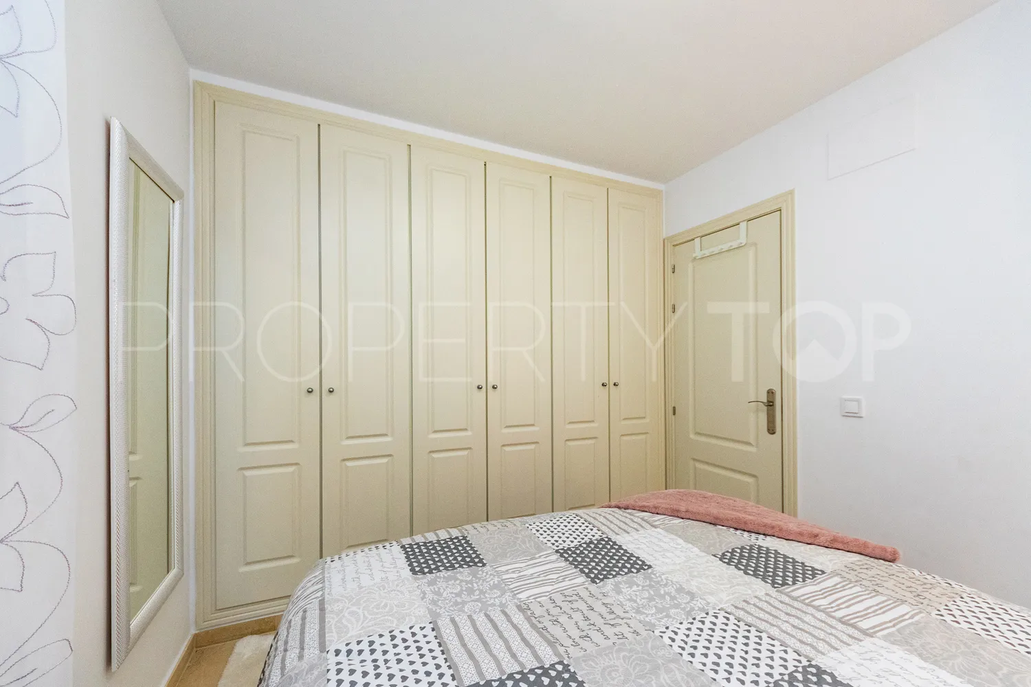 For sale 2 bedrooms apartment in Benalmadena Pueblo