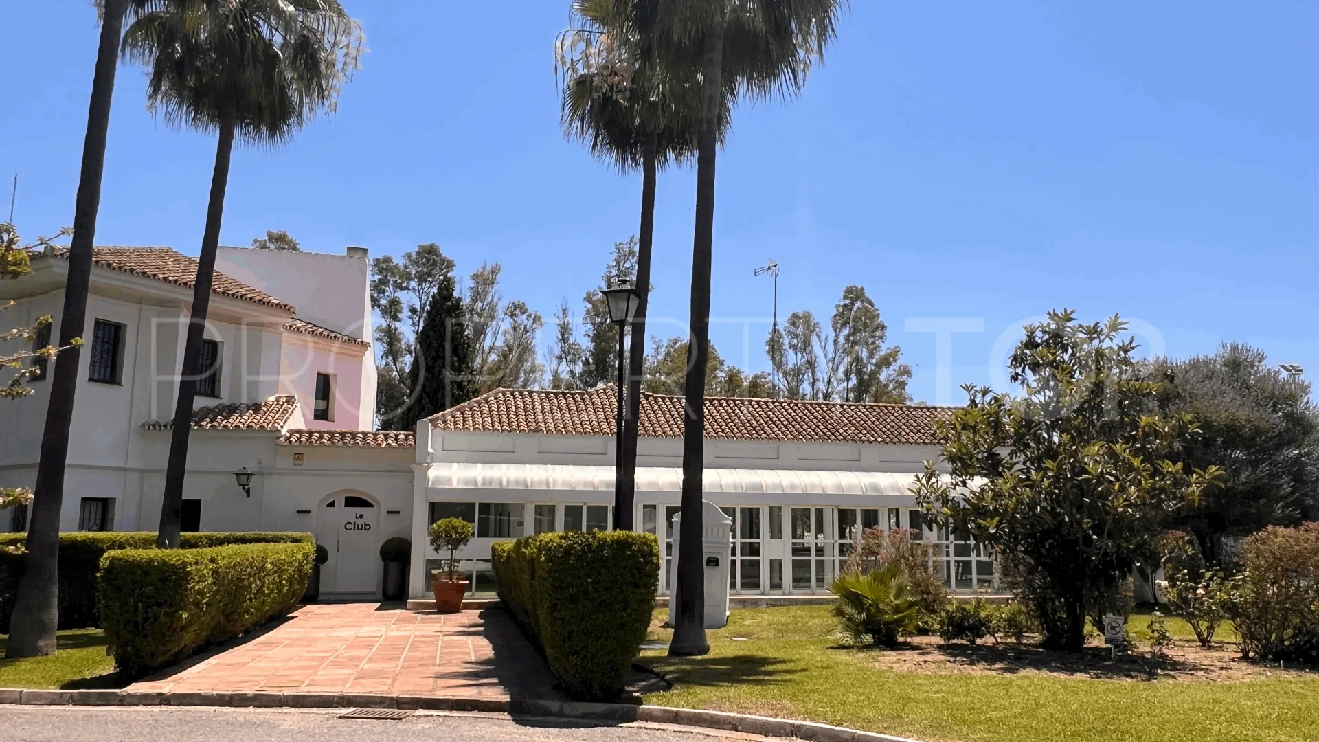 Nueva Andalucia ground floor apartment for sale