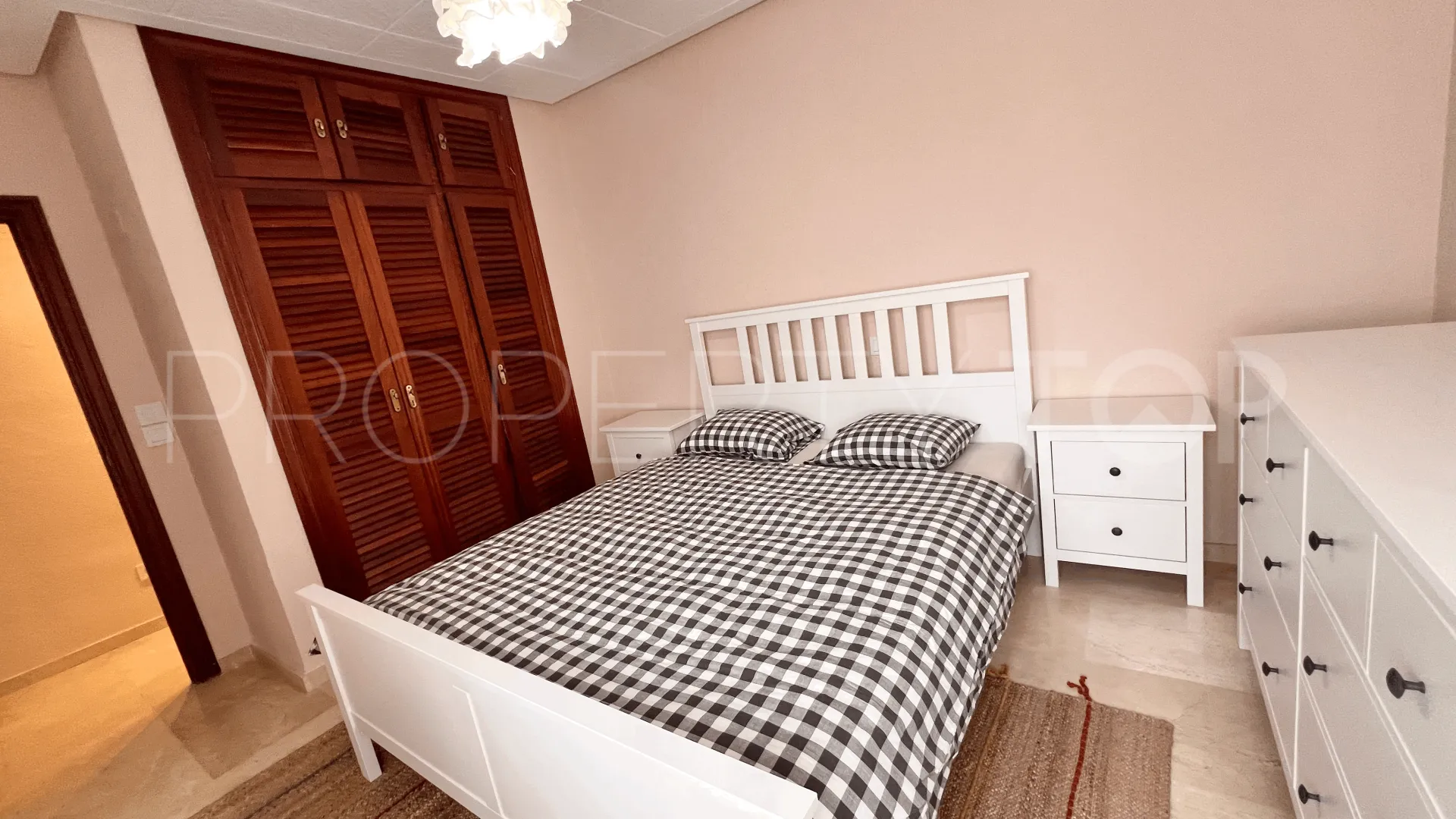 Nueva Andalucia ground floor apartment for sale