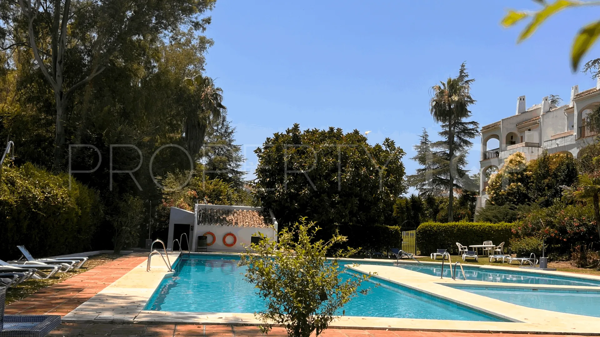 Nueva Andalucia ground floor apartment for sale