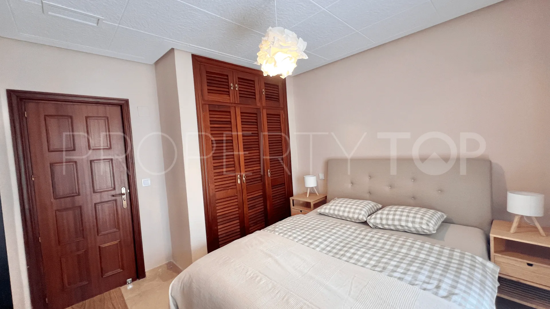 Nueva Andalucia ground floor apartment for sale