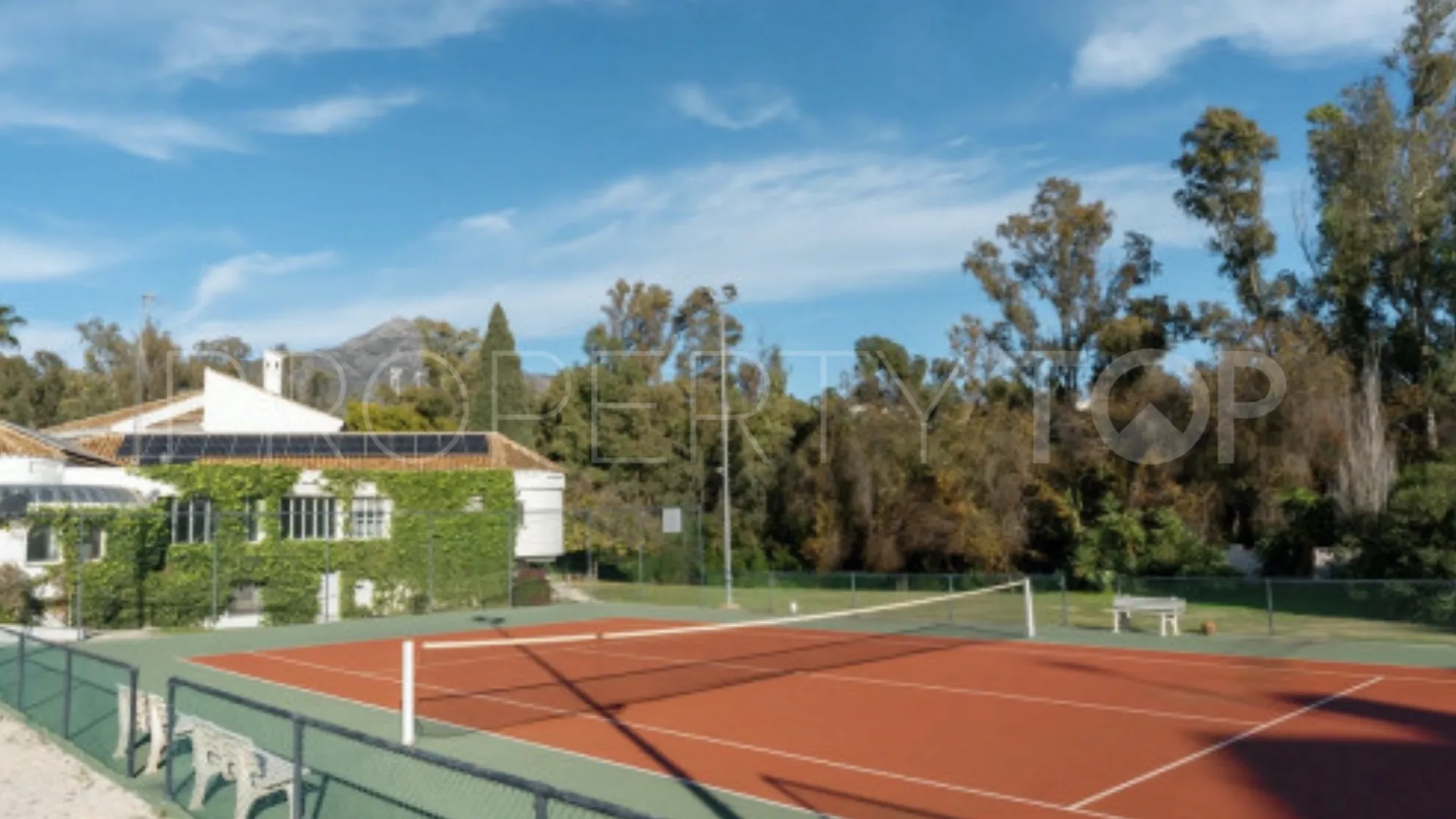Nueva Andalucia ground floor apartment for sale
