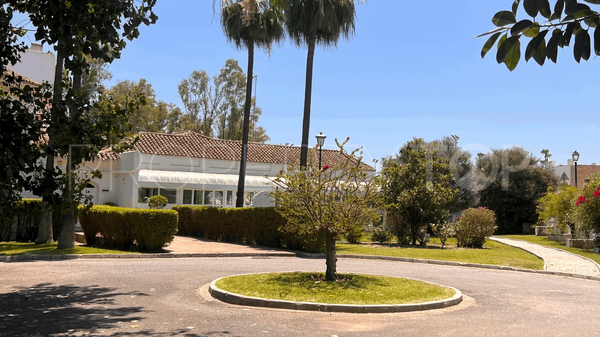 Nueva Andalucia ground floor apartment for sale