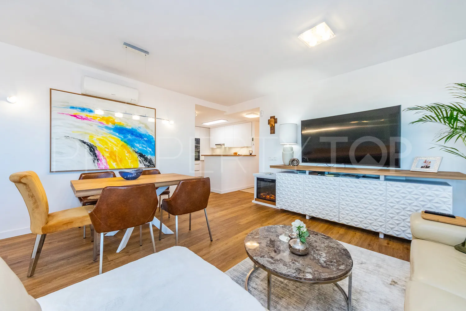 Buy apartment with 3 bedrooms in Fuengirola