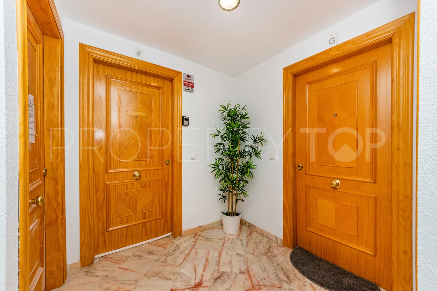 Buy apartment with 3 bedrooms in Fuengirola