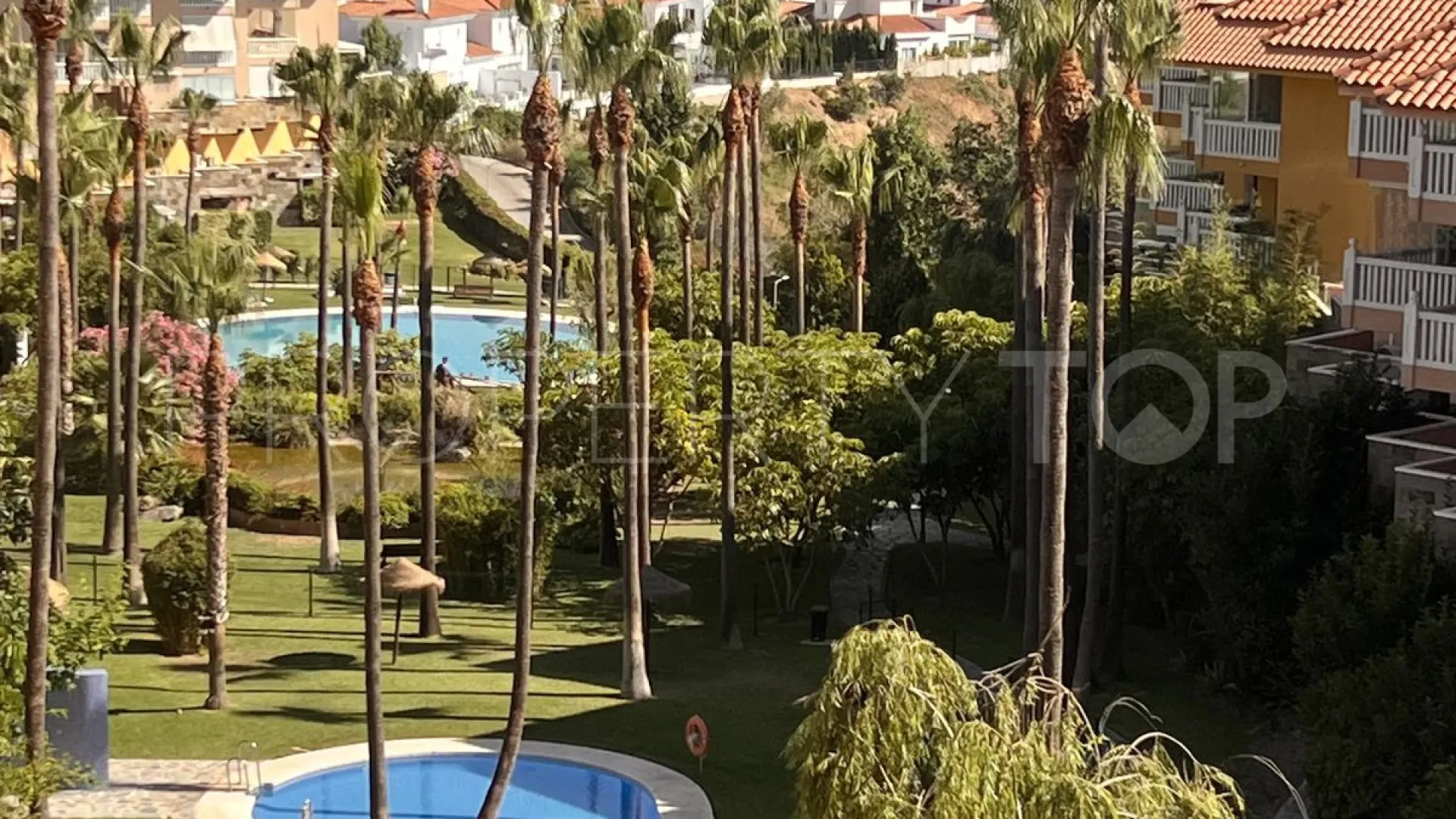 Buy apartment with 3 bedrooms in Fuengirola