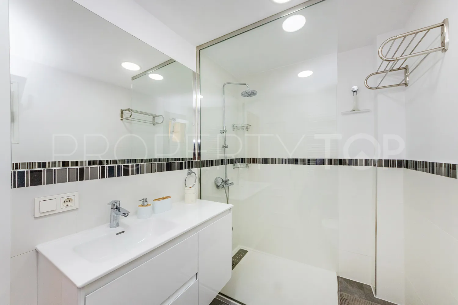 Buy apartment with 3 bedrooms in Fuengirola