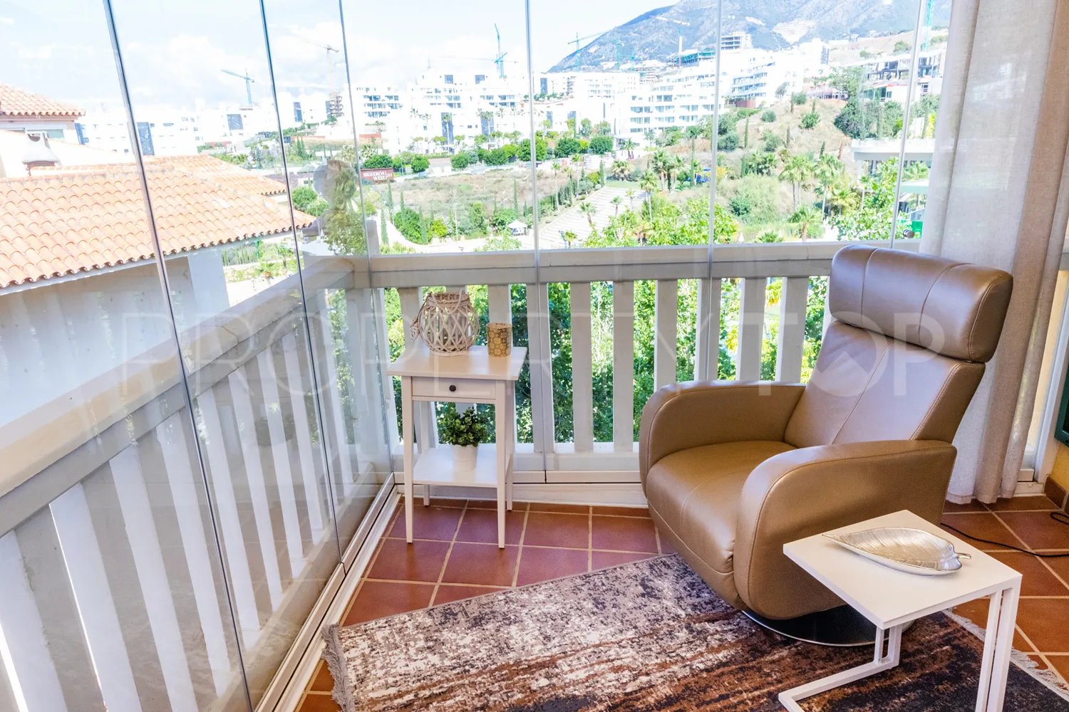 Buy apartment with 3 bedrooms in Fuengirola