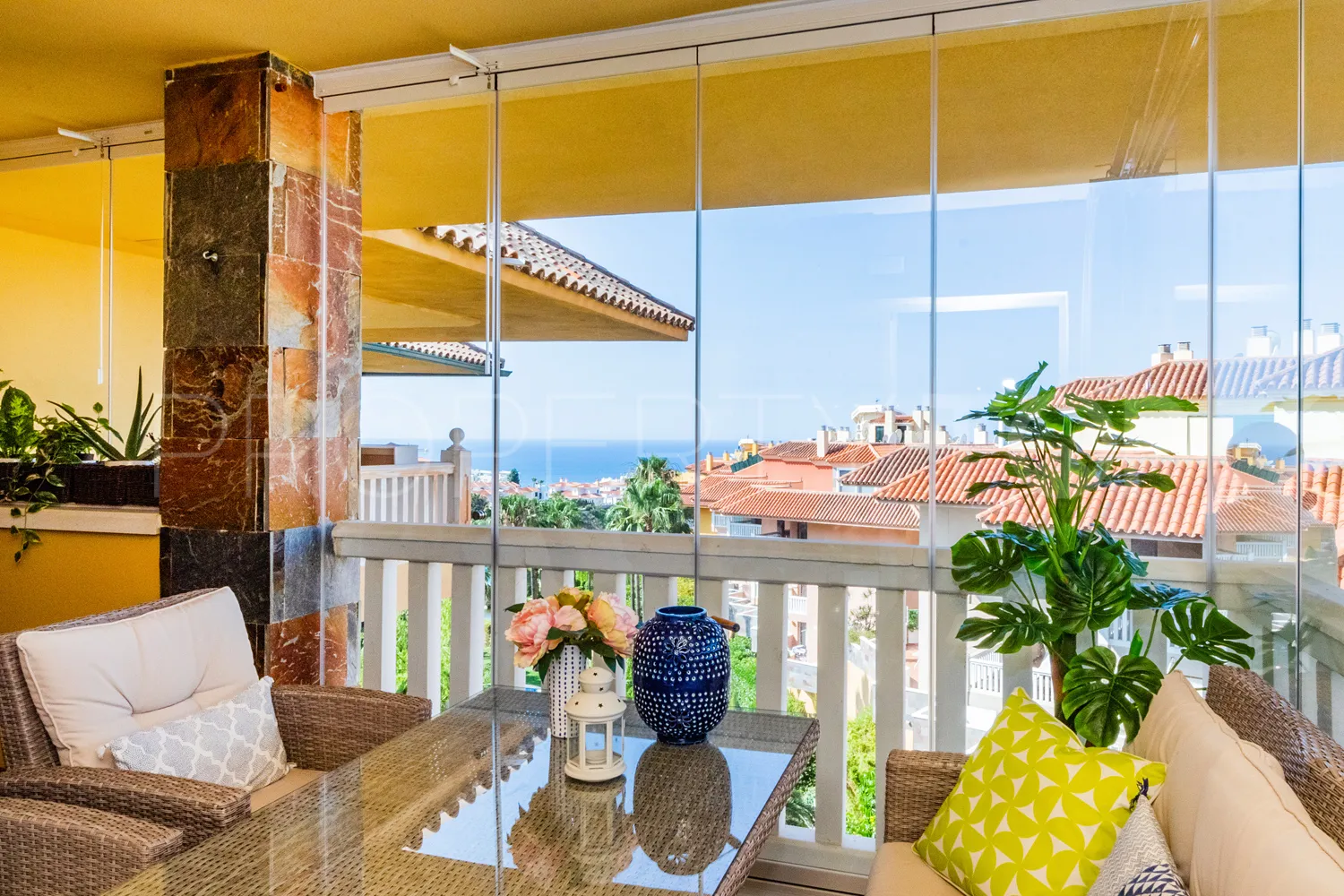 Buy apartment with 3 bedrooms in Fuengirola