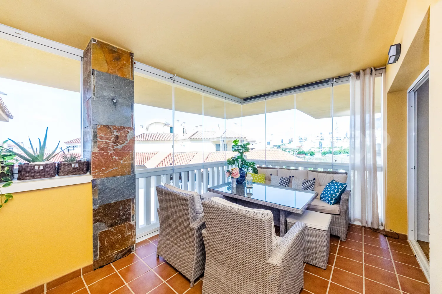 Buy apartment with 3 bedrooms in Fuengirola