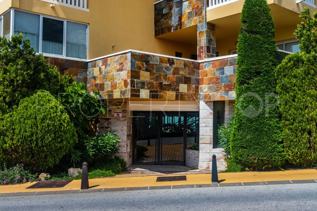 Buy apartment with 3 bedrooms in Fuengirola