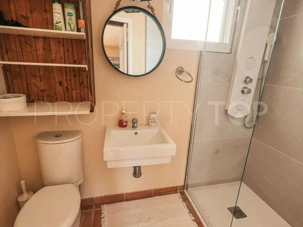 Comprar villa de 5 dormitorios en Nueva Andalucia